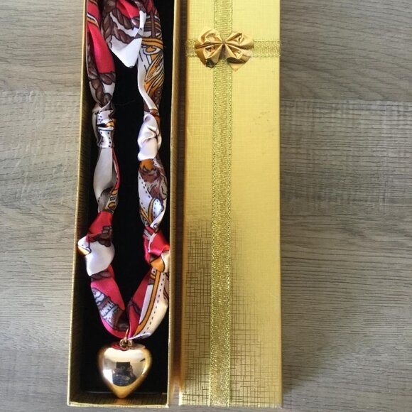 Gold Heart Pendant Silk Necklace Adjustable Tie at Back of Neck New in  Gift Box - Picture 4 of 4